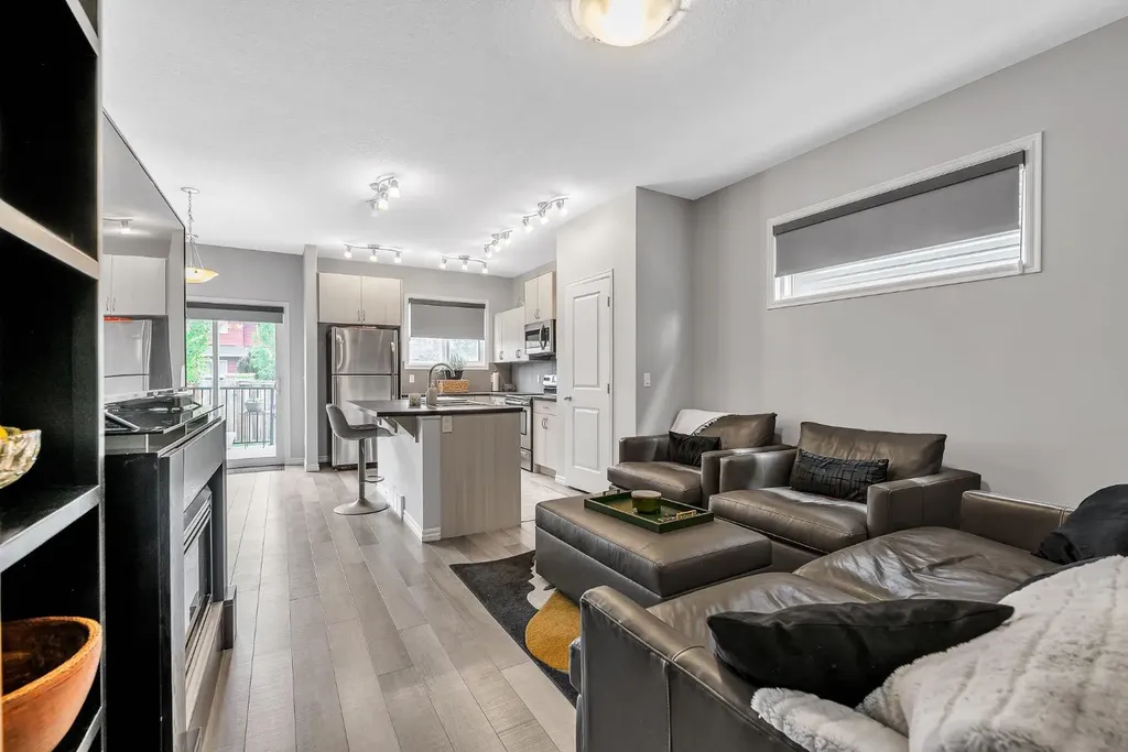 72 Legacy Mews SE Calgary AB T2X 0Y5