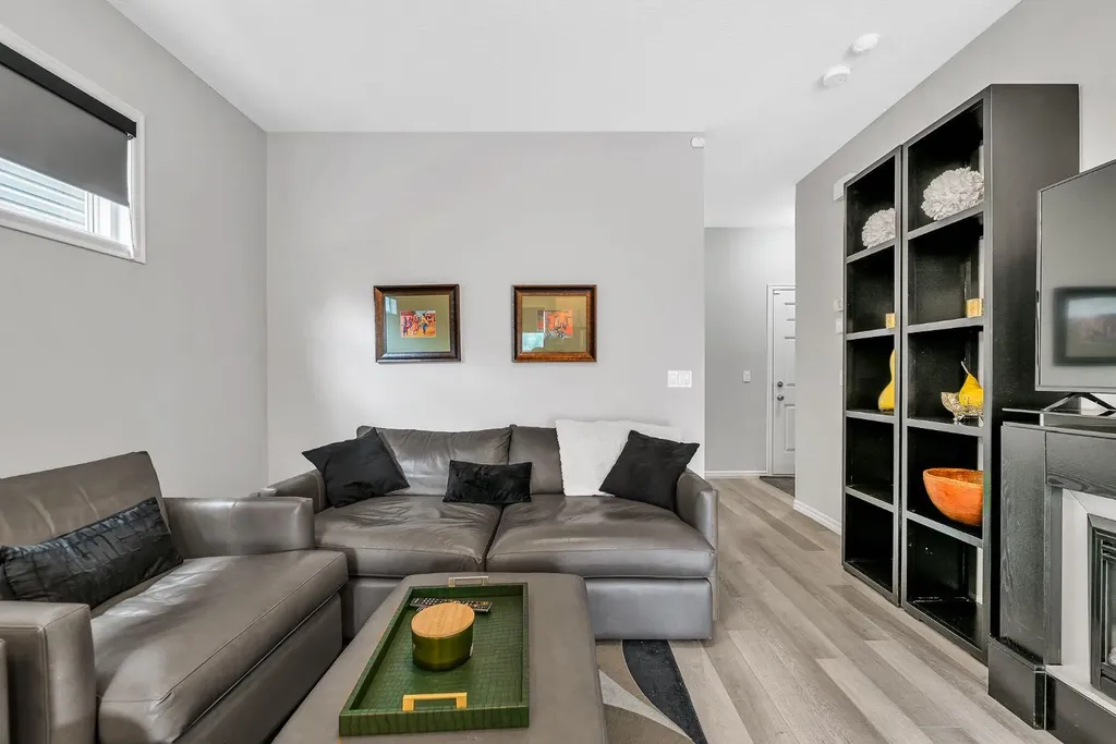 72 Legacy Mews SE Calgary AB T2X 0Y5