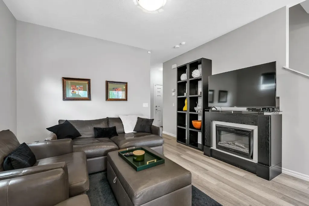 72 Legacy Mews SE Calgary AB T2X 0Y5