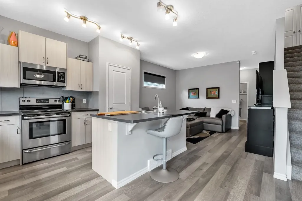 72 Legacy Mews SE Calgary AB T2X 0Y5