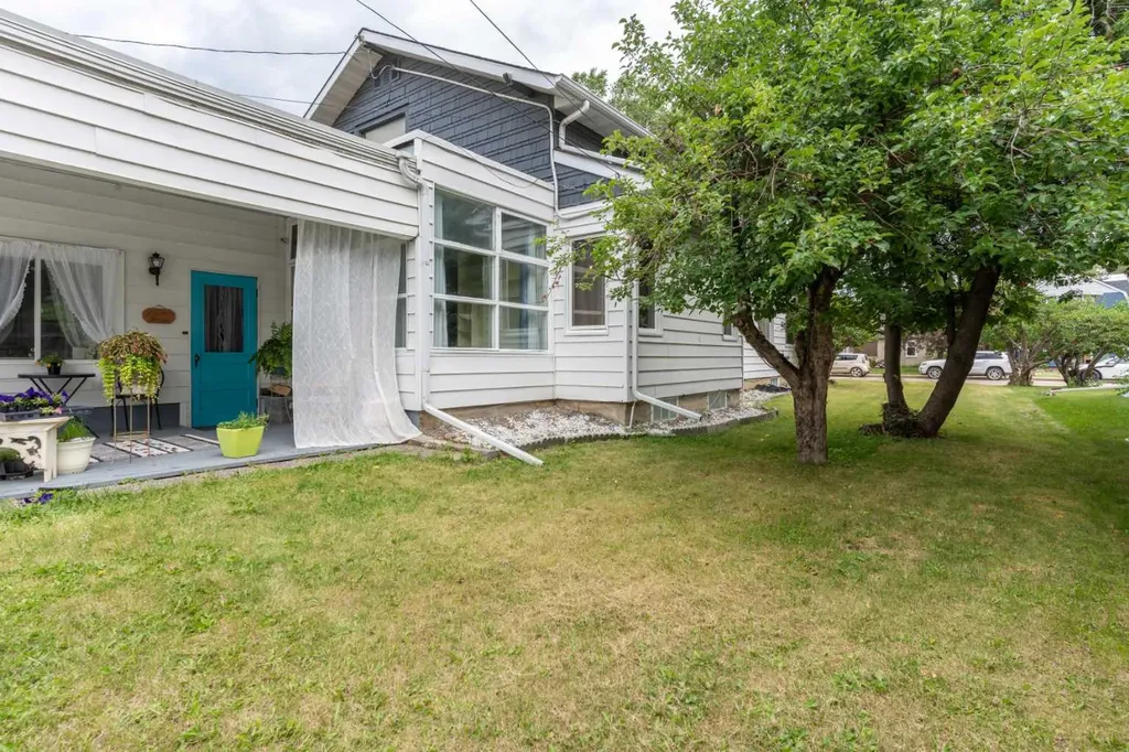 4714 48 Street Camrose AB T4V 1L3