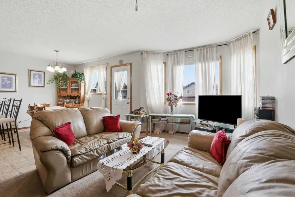 133 Taracove Place NE Calgary AB T3J 4R4