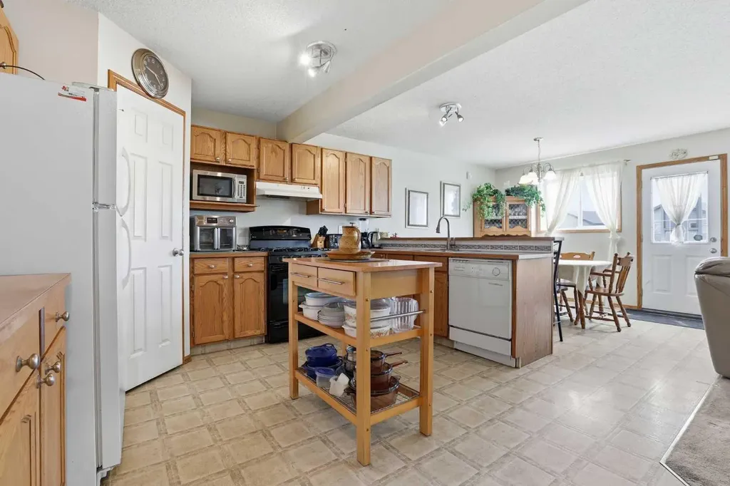 133 Taracove Place NE Calgary AB T3J 4R4