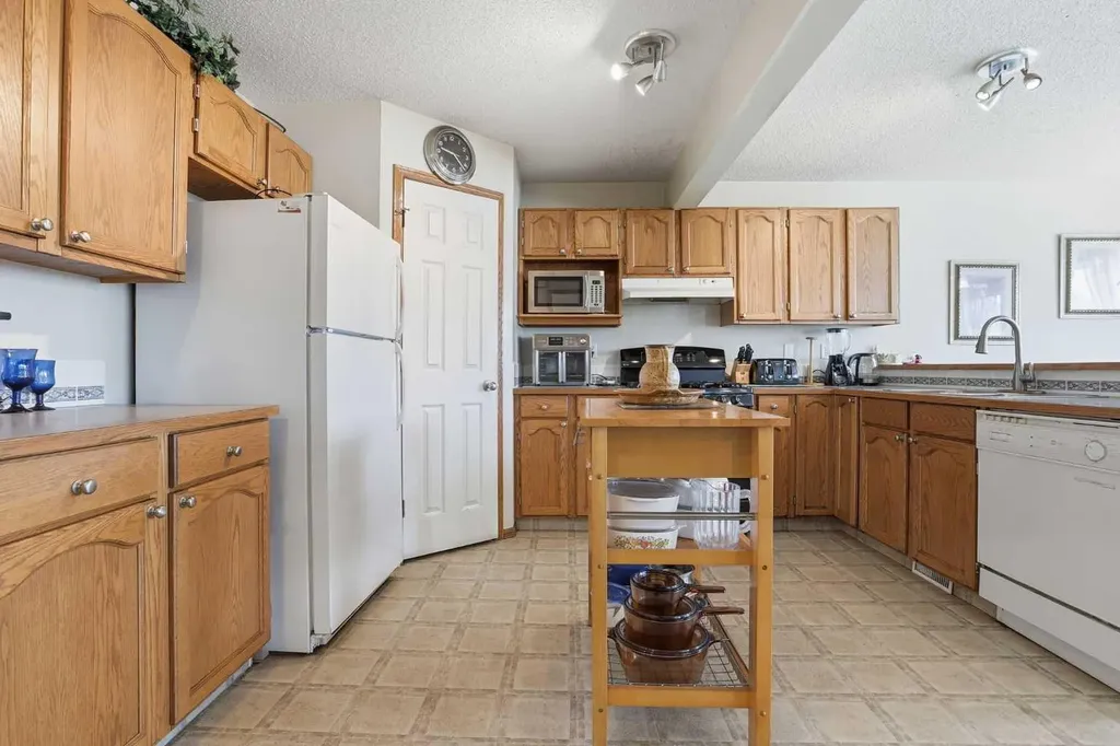 133 Taracove Place NE Calgary AB T3J 4R4