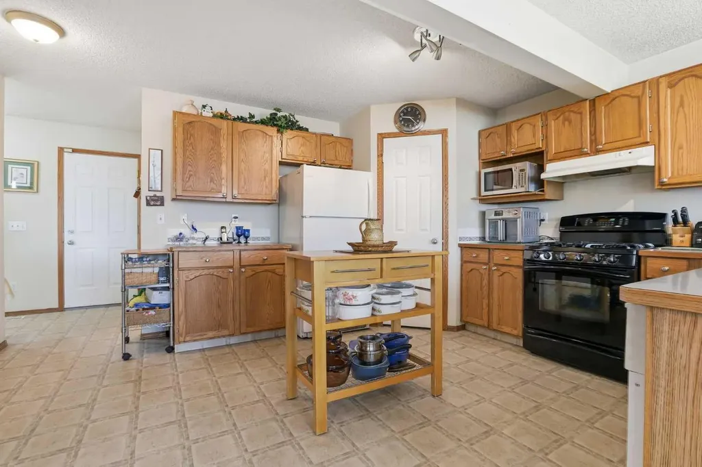 133 Taracove Place NE Calgary AB T3J 4R4