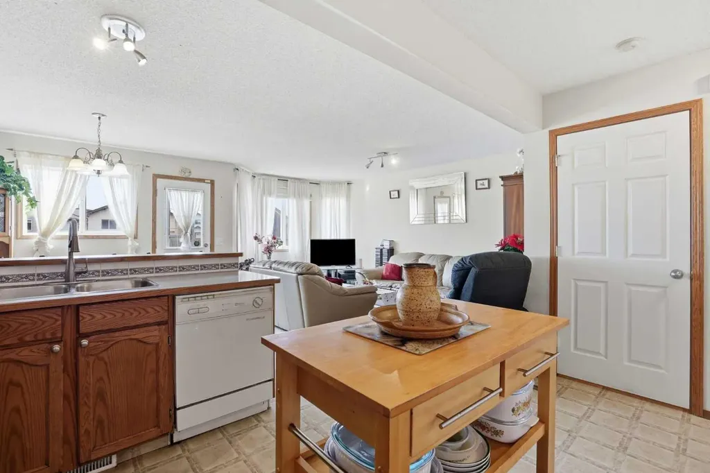 133 Taracove Place NE Calgary AB T3J 4R4
