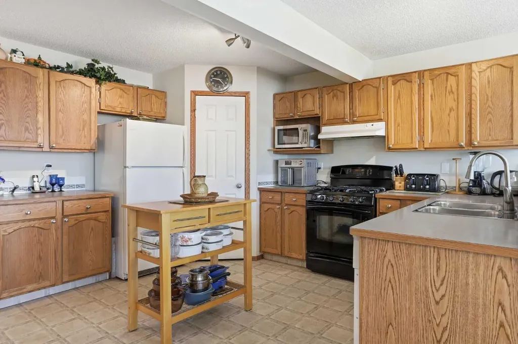 133 Taracove Place NE Calgary AB T3J 4R4