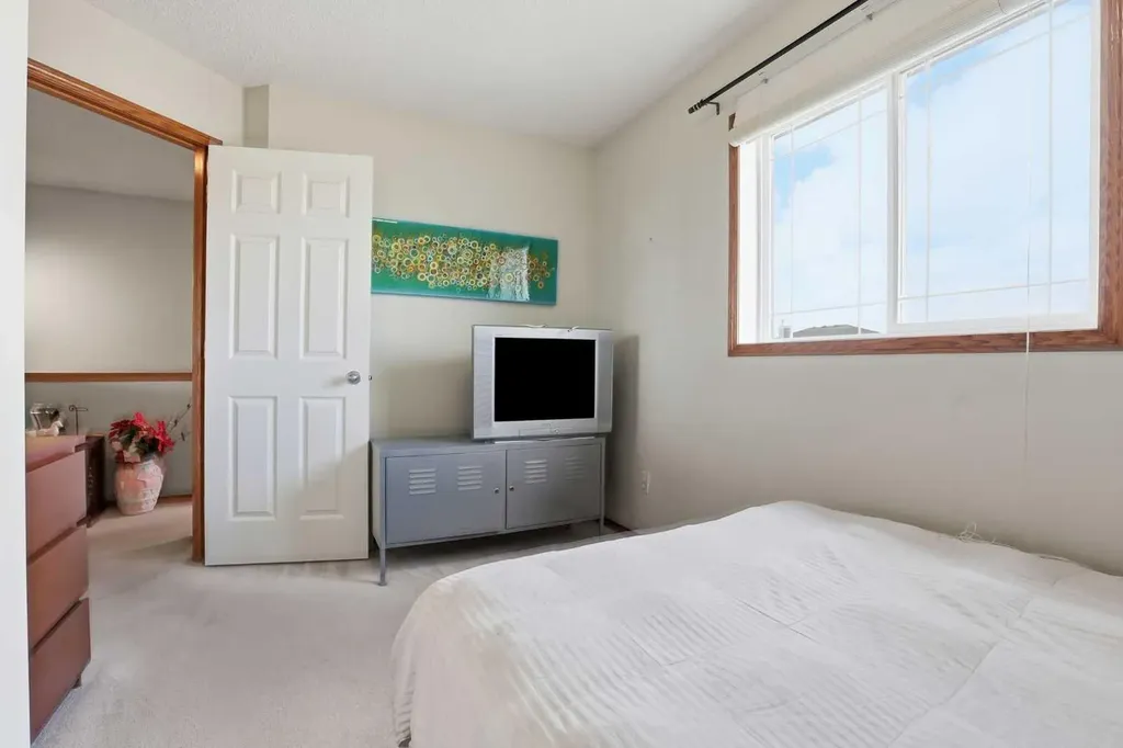 133 Taracove Place NE Calgary AB T3J 4R4