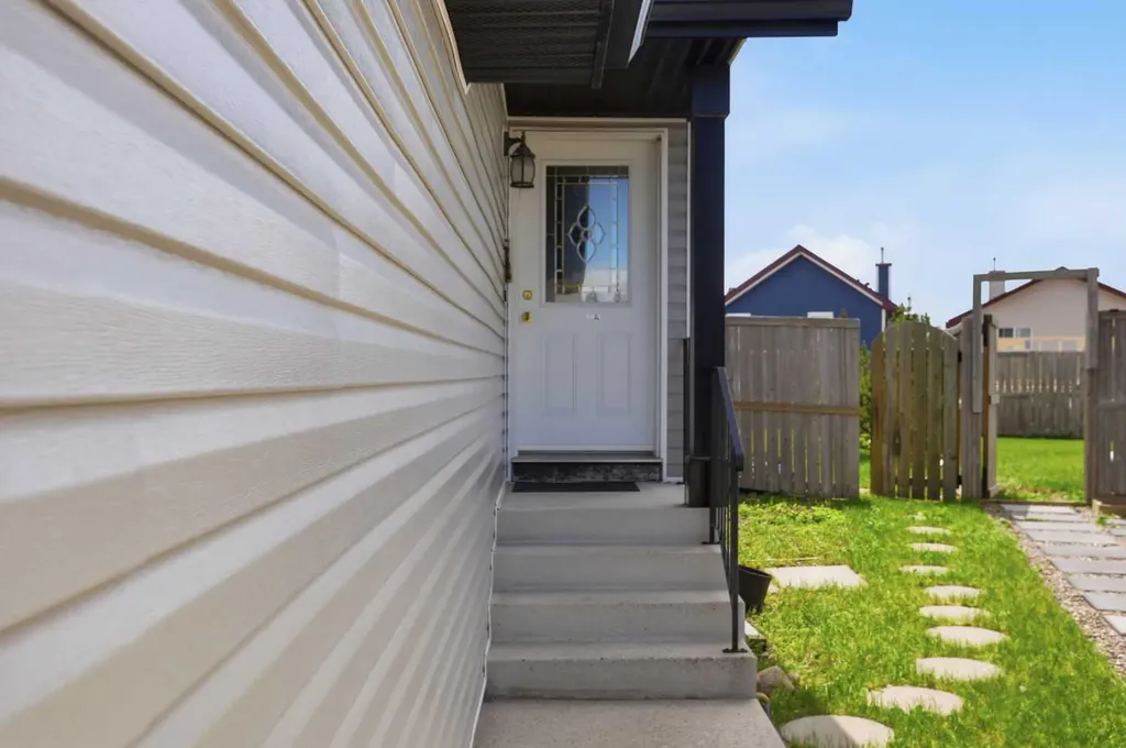 133 Taracove Place NE Calgary AB T3J 4R4