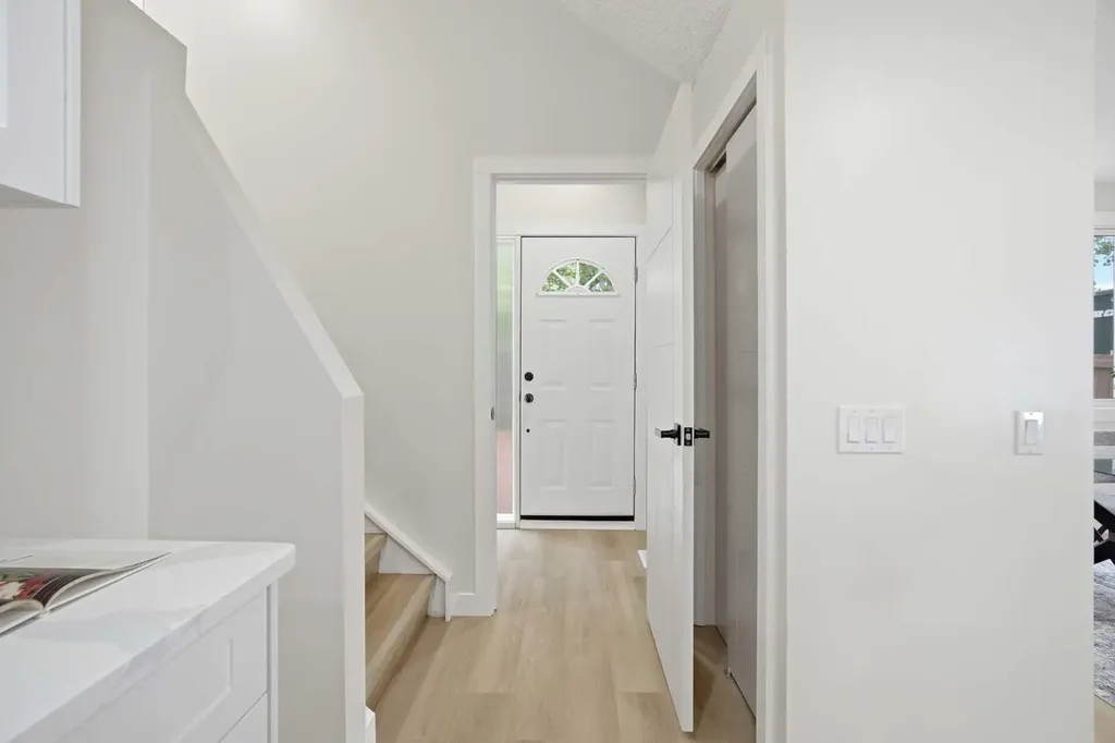 1060 Ranchview Road NW Calgary AB T3G 1R9