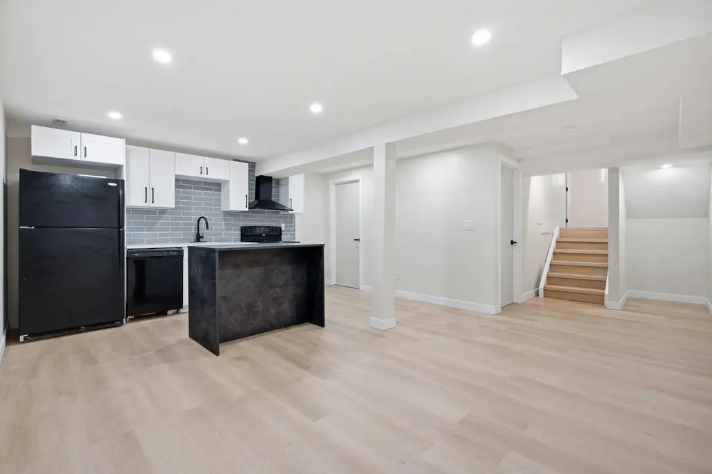 1060 Ranchview Road NW Calgary AB T3G 1R9