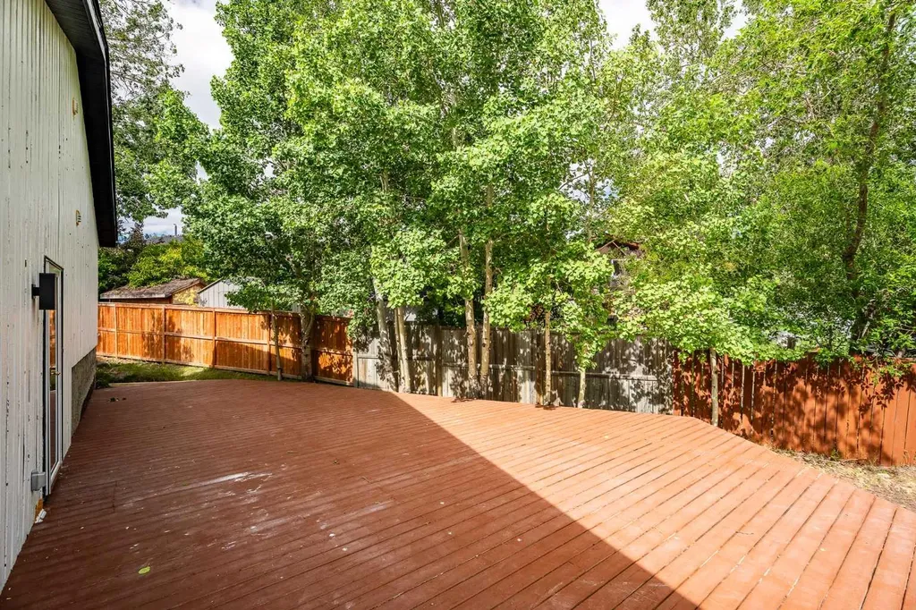 1060 Ranchview Road NW Calgary AB T3G 1R9