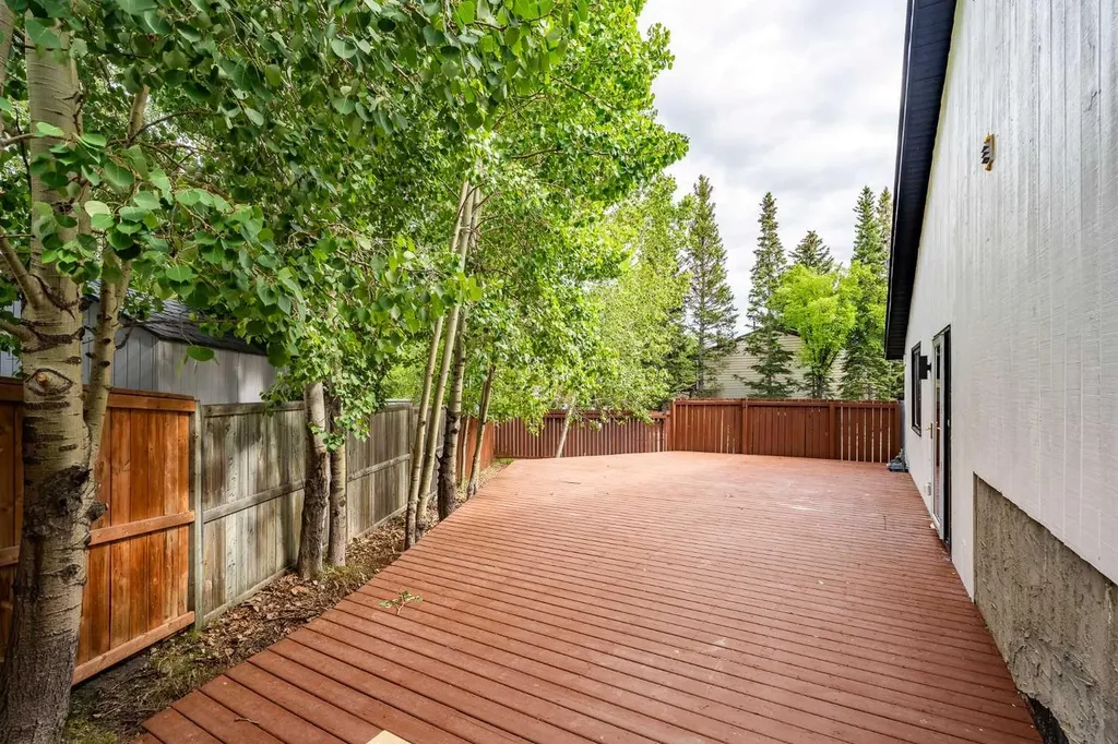 1060 Ranchview Road NW Calgary AB T3G 1R9