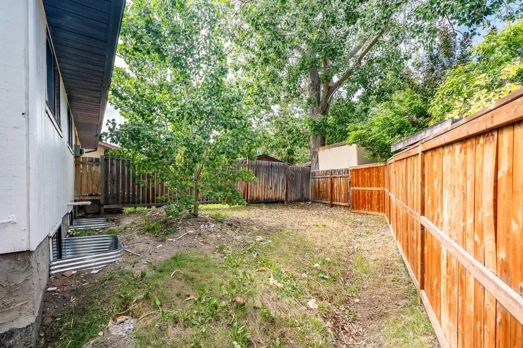 1060 Ranchview Road NW Calgary AB T3G 1R9