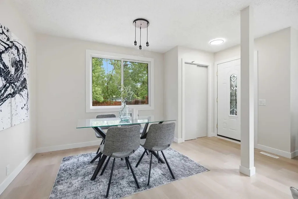 1060 Ranchview Road NW Calgary AB T3G 1R9