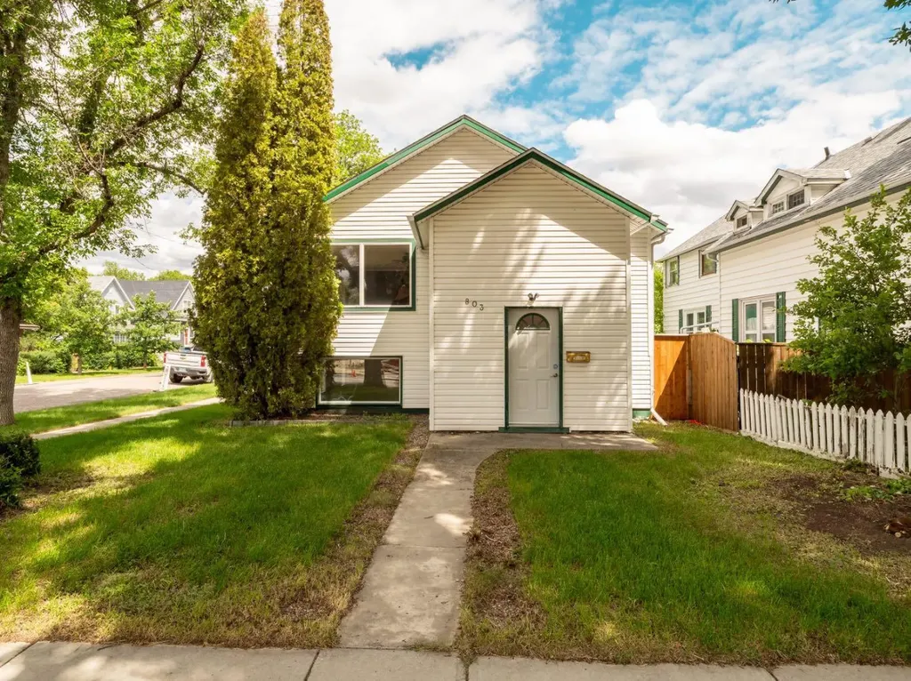 803 6 Street S Lethbridge AB T1J 2E7