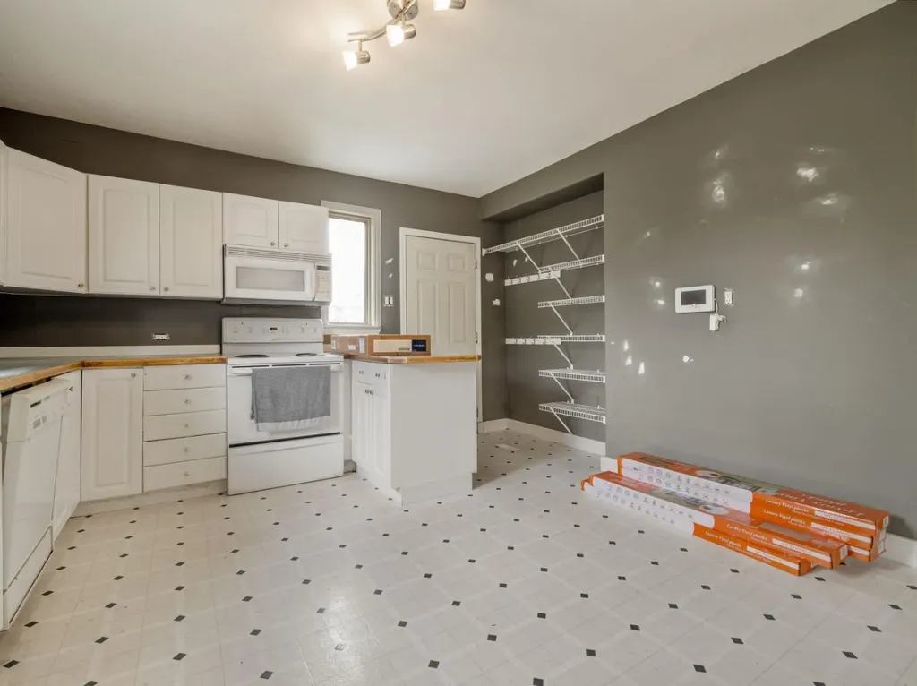 803 6 Street S Lethbridge AB T1J 2E7