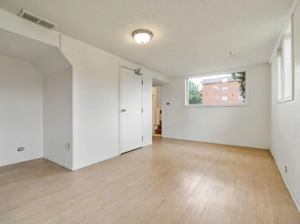 803 6 Street S Lethbridge AB T1J 2E7