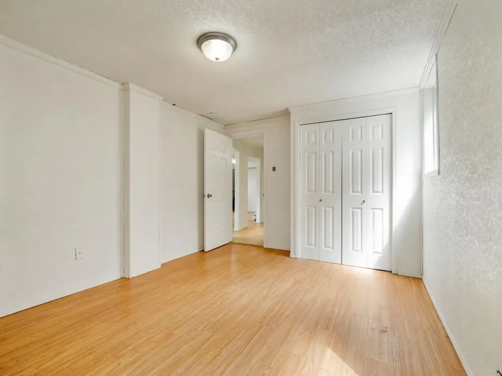 803 6 Street S Lethbridge AB T1J 2E7