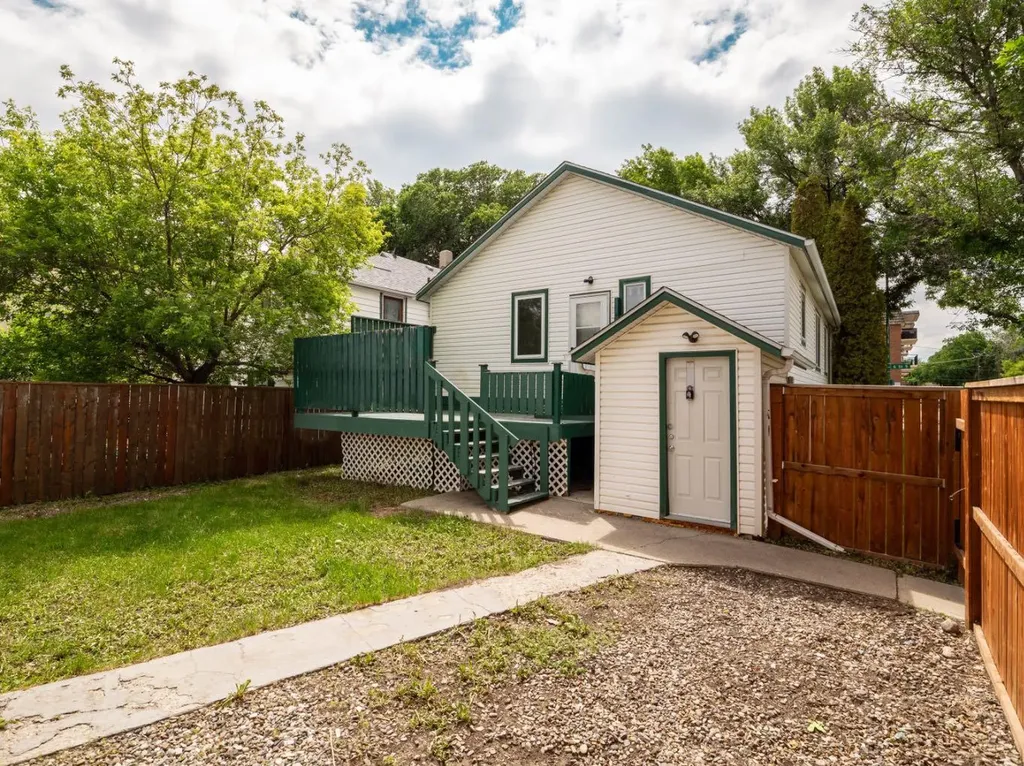 803 6 Street S Lethbridge AB T1J 2E7