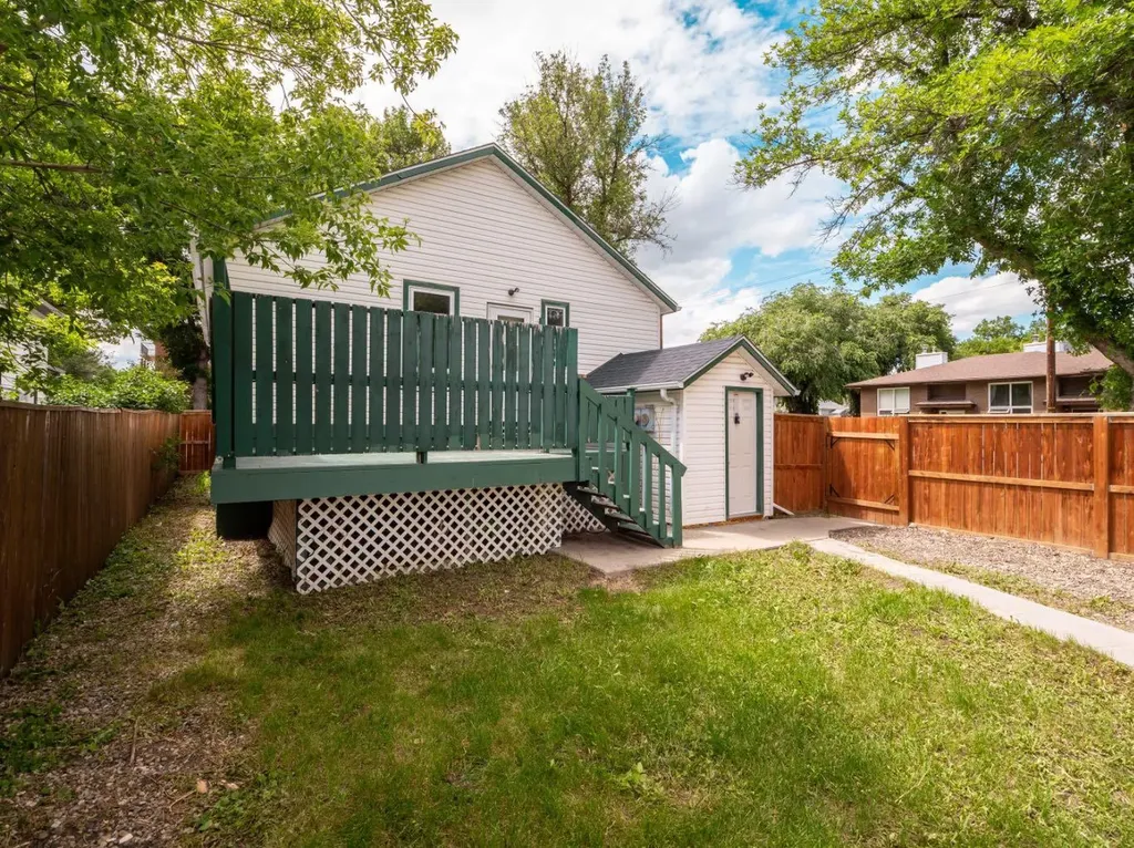 803 6 Street S Lethbridge AB T1J 2E7