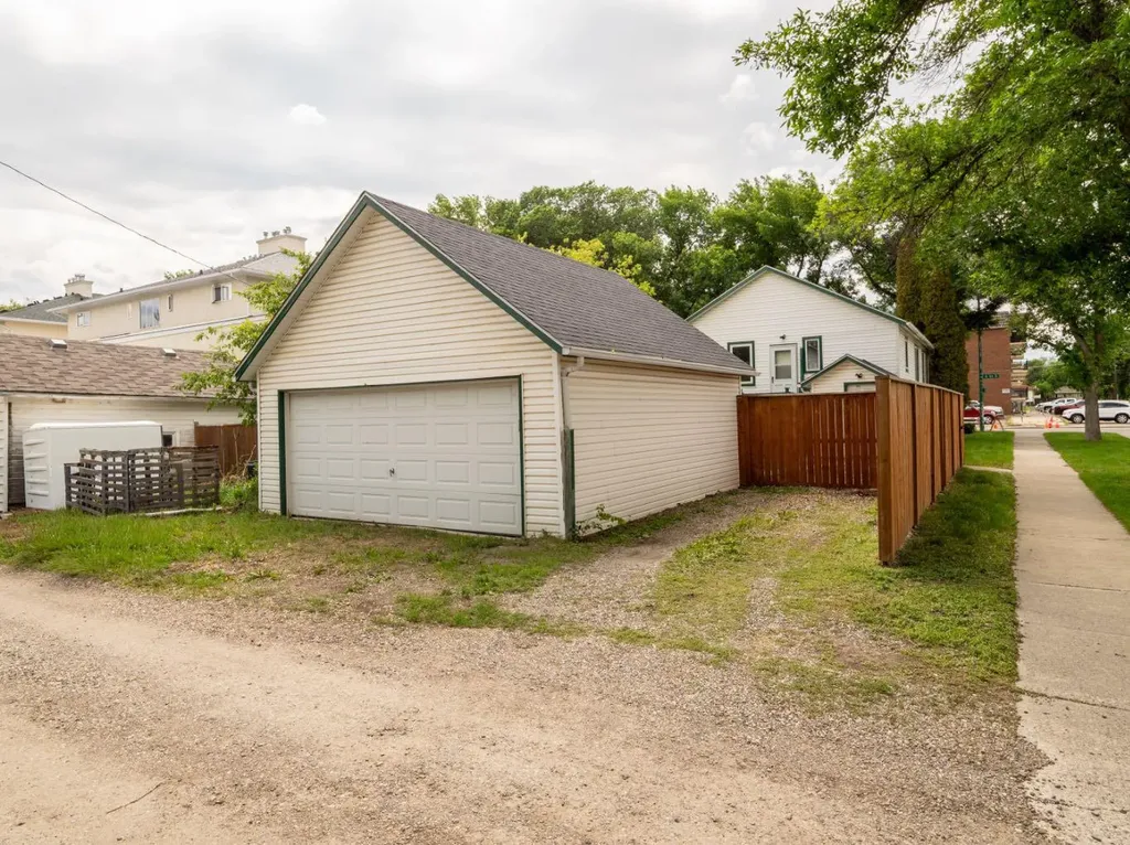 803 6 Street S Lethbridge AB T1J 2E7