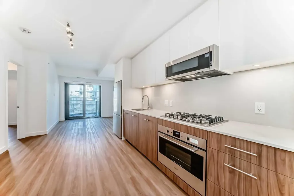 730 2 Avenue SW Calgary AB T2P 1R8