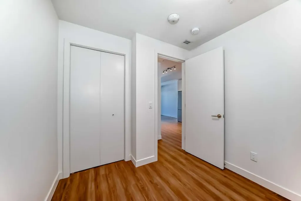 730 2 Avenue SW Calgary AB T2P 1R8