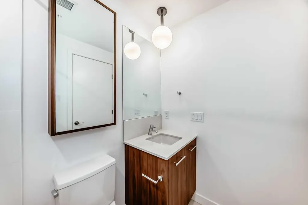 730 2 Avenue SW Calgary AB T2P 1R8