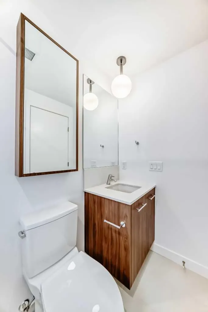 730 2 Avenue SW Calgary AB T2P 1R8