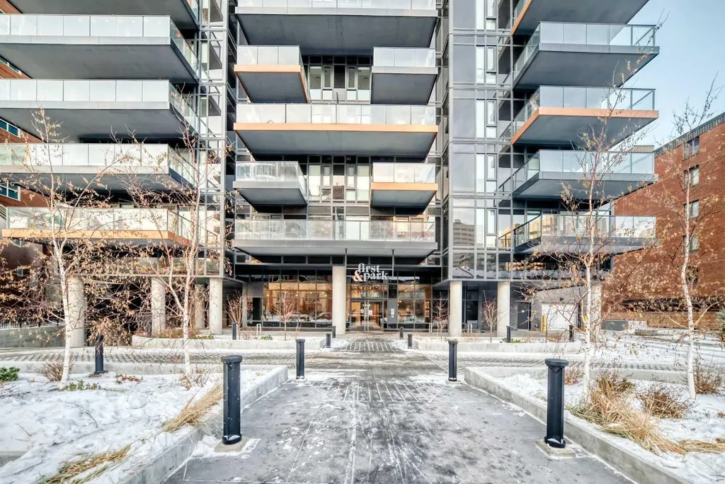 730 2 Avenue SW Calgary AB T2P 1R8