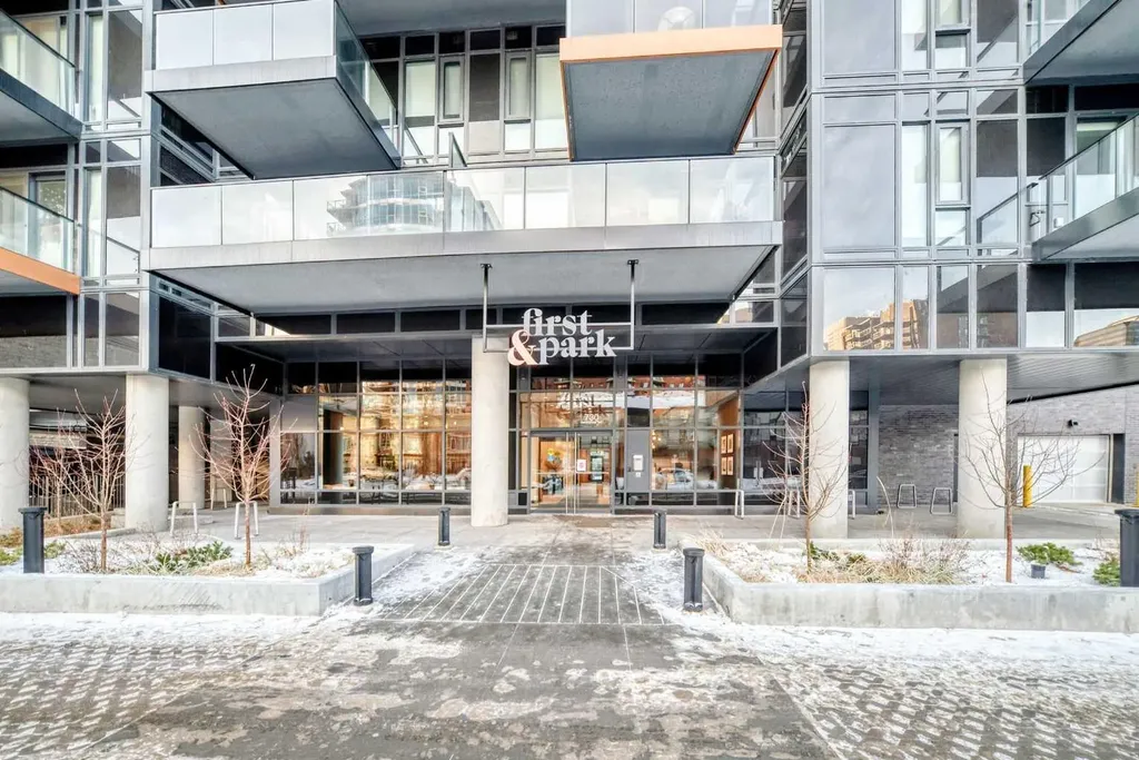 730 2 Avenue SW Calgary AB T2P 1R8