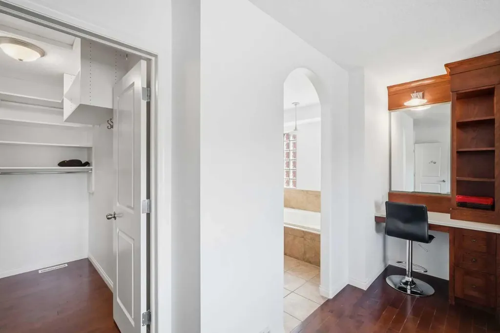 127 Hampstead Road NW Calgary AB T3A6G5