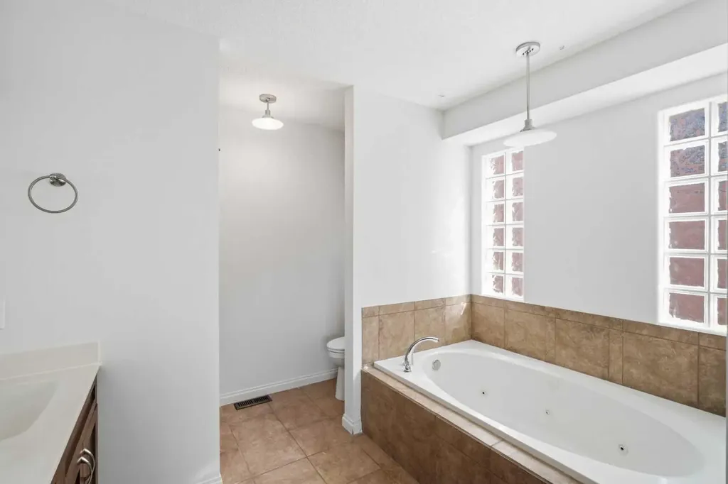 127 Hampstead Road NW Calgary AB T3A6G5