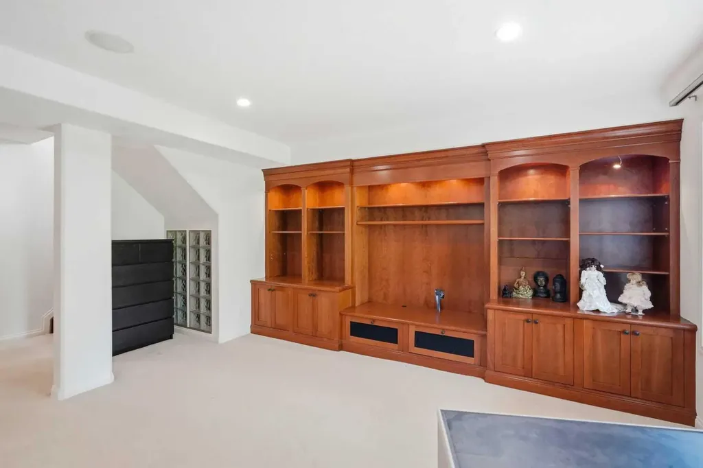 127 Hampstead Road NW Calgary AB T3A6G5