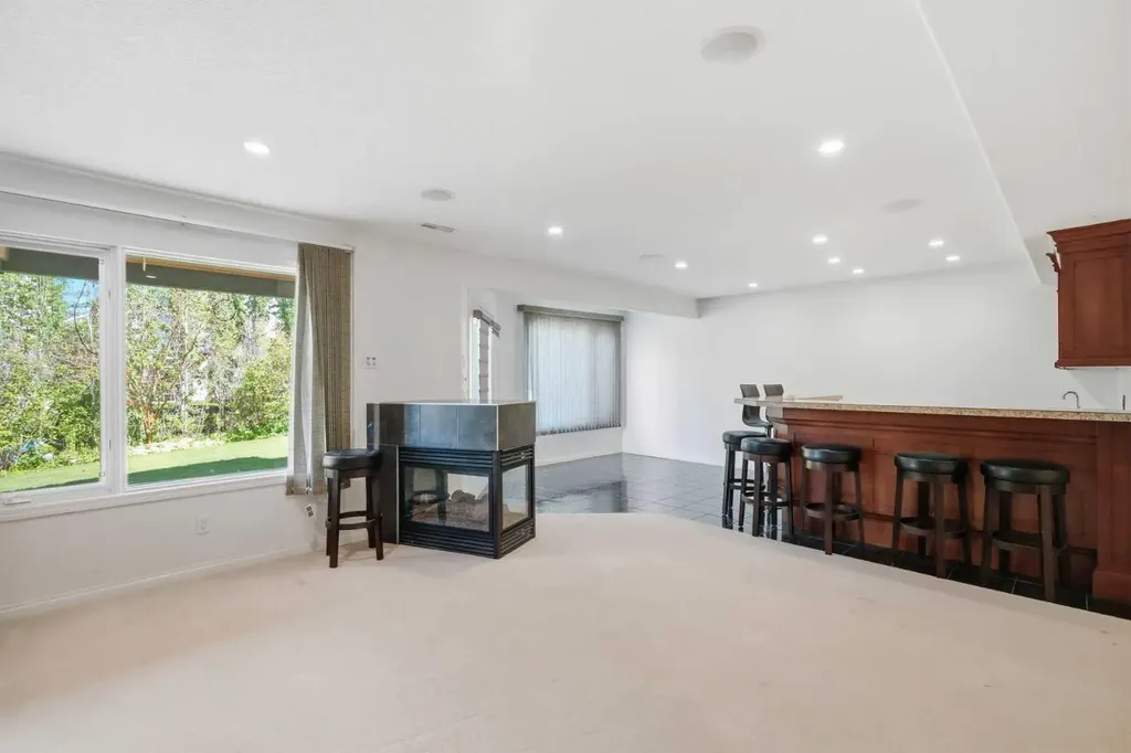 127 Hampstead Road NW Calgary AB T3A6G5