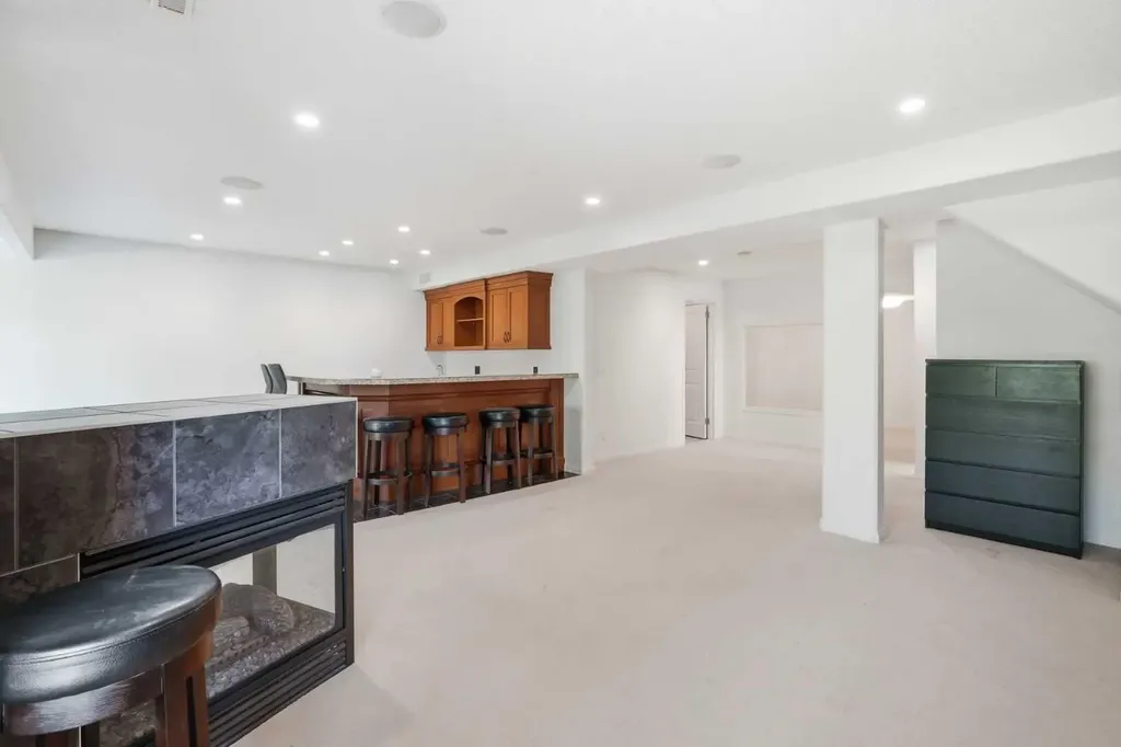 127 Hampstead Road NW Calgary AB T3A6G5