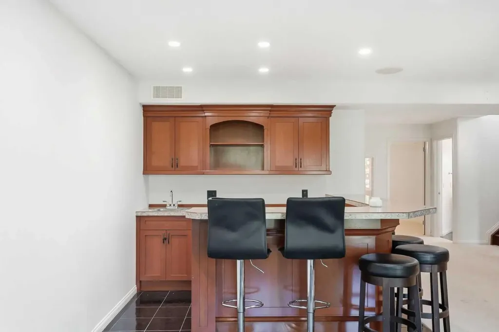 127 Hampstead Road NW Calgary AB T3A6G5