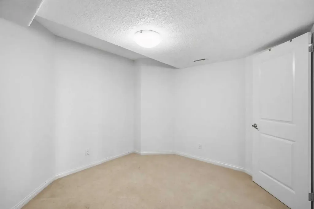 127 Hampstead Road NW Calgary AB T3A6G5