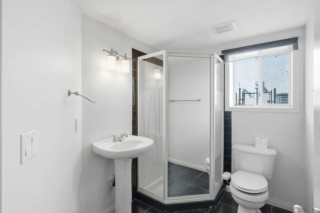 127 Hampstead Road NW Calgary AB T3A6G5