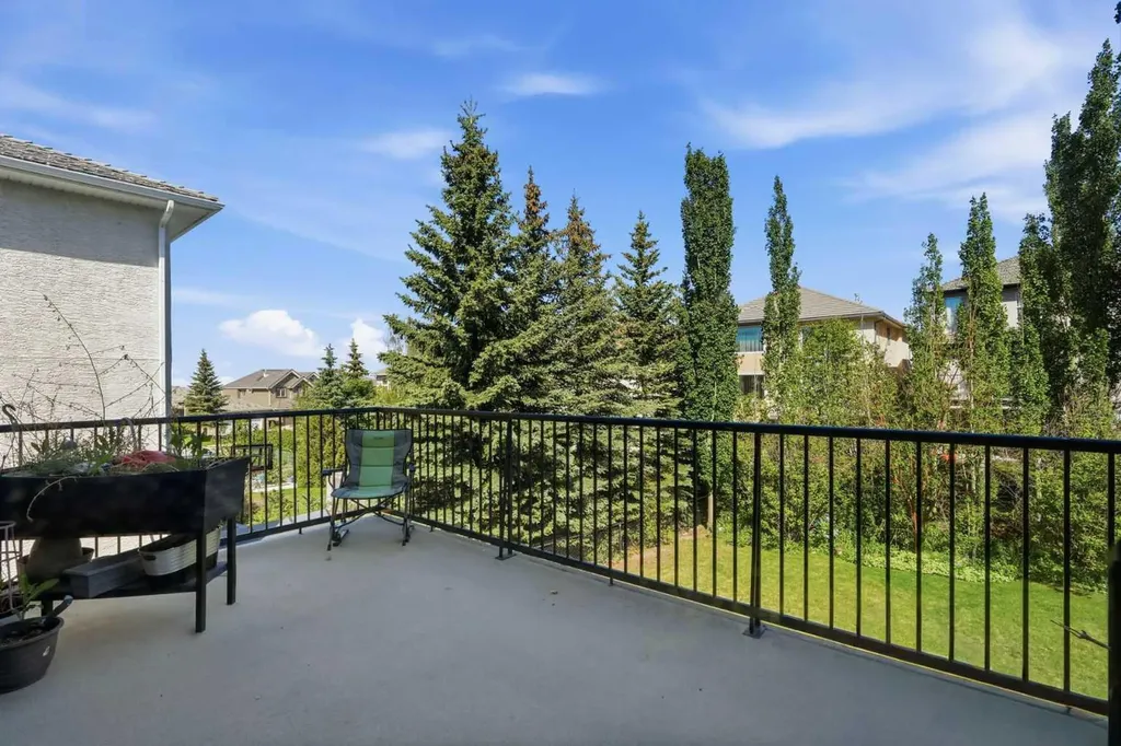 127 Hampstead Road NW Calgary AB T3A6G5