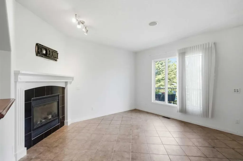 127 Hampstead Road NW Calgary AB T3A6G5