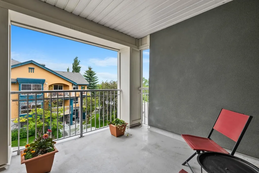 35 Richard Court SW Calgary AB T3E 7N9