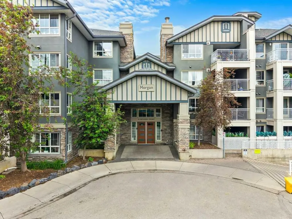 35 Richard Court SW Calgary AB T3E 7N9