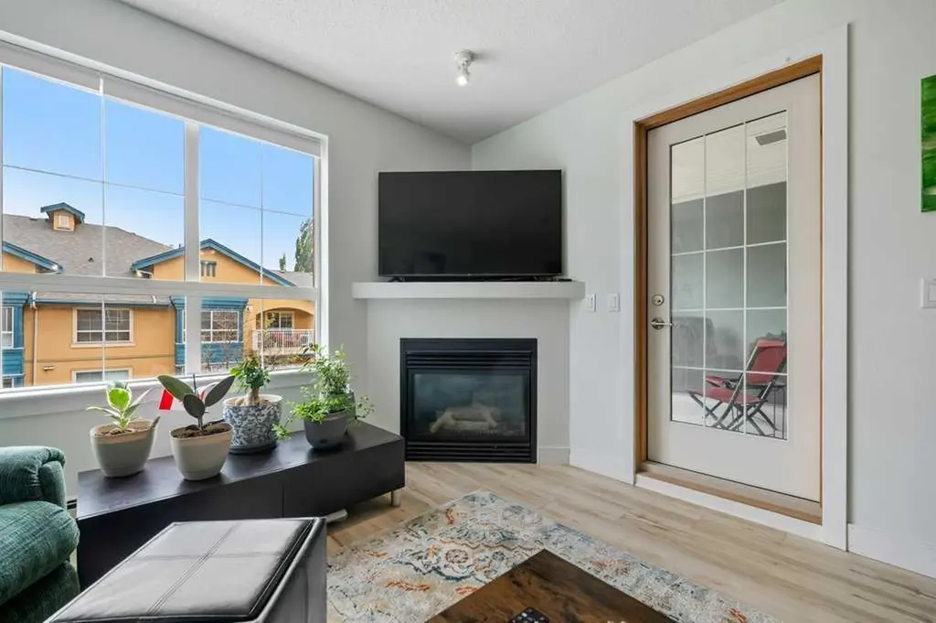 35 Richard Court SW Calgary AB T3E 7N9