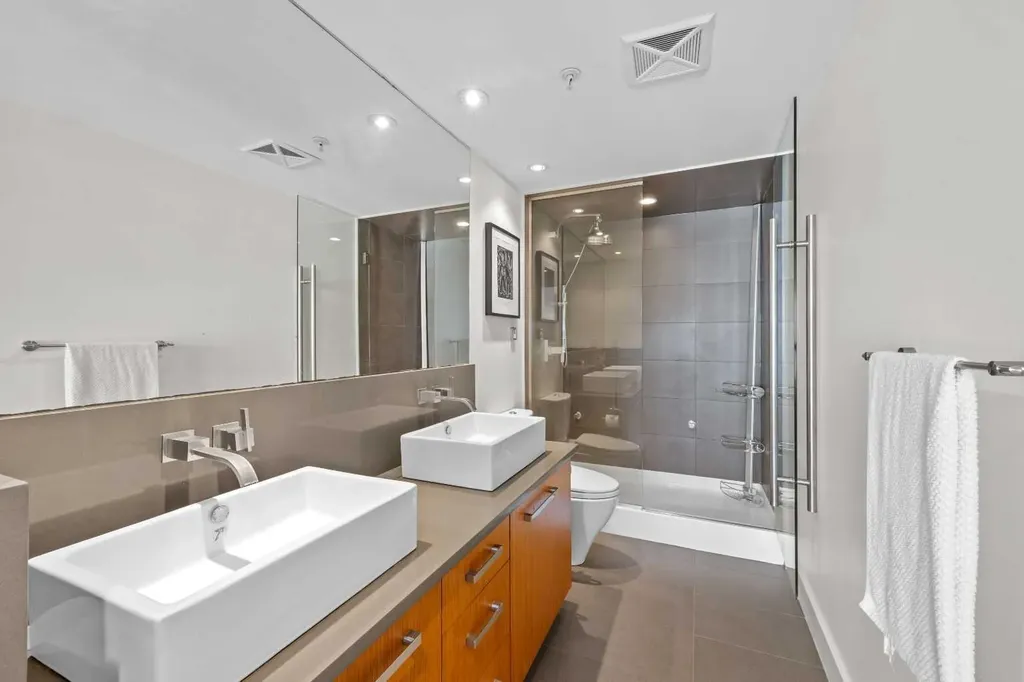 10 Shawnee Hill SW Calgary AB T2Y 0K5
