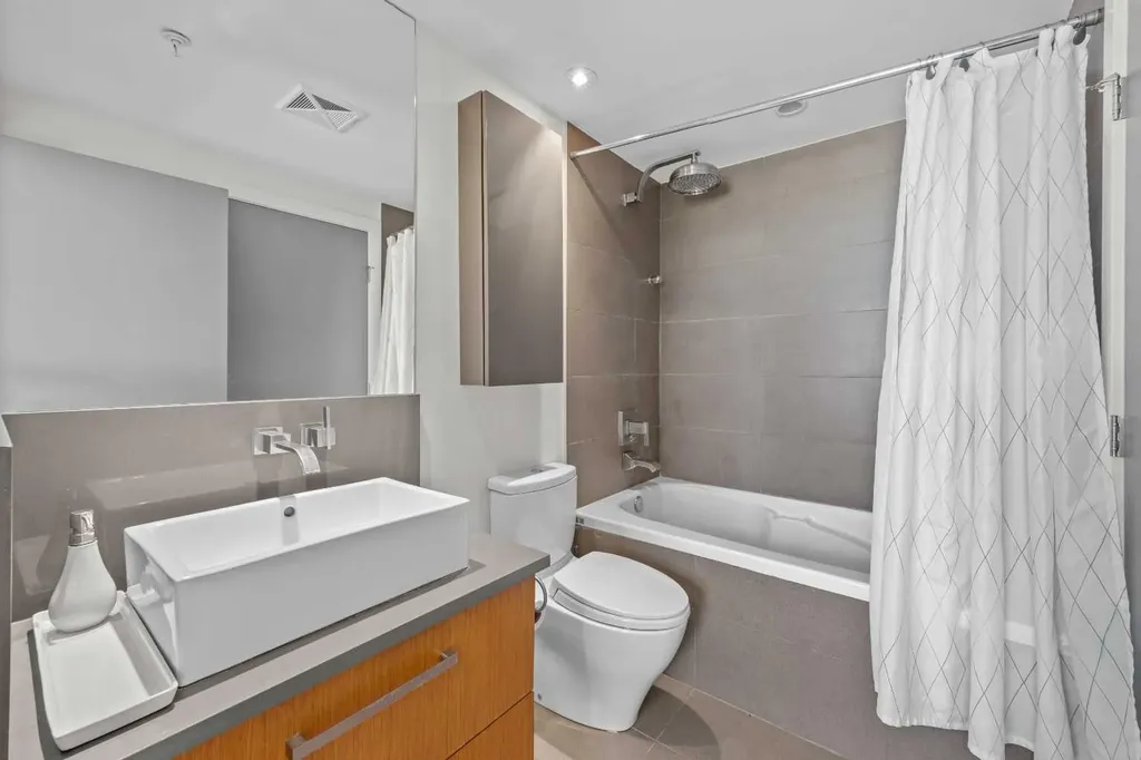 10 Shawnee Hill SW Calgary AB T2Y 0K5