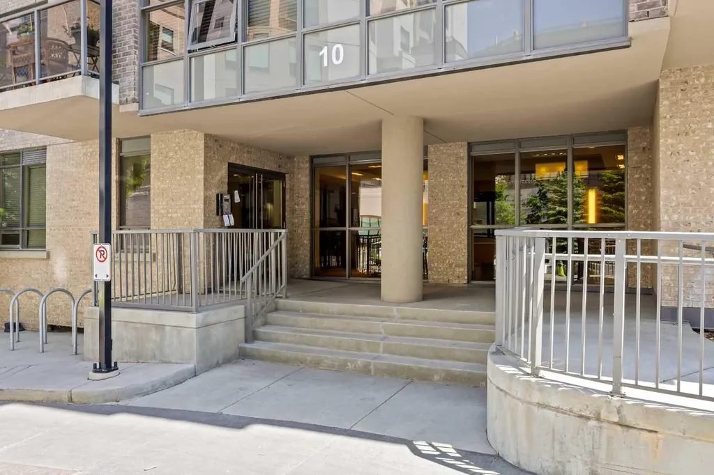 10 Shawnee Hill SW Calgary AB T2Y 0K5