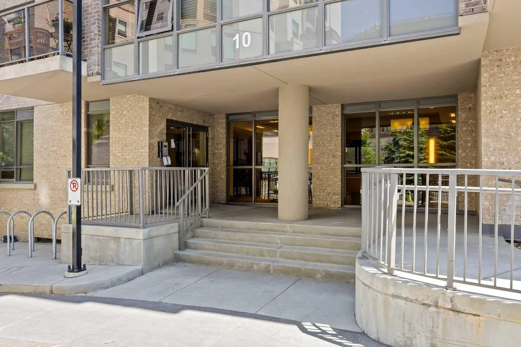 10 Shawnee Hill SW Calgary AB T2Y 0K5