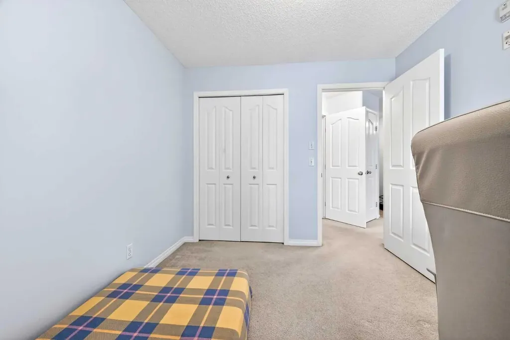 369 Rocky Vista Park NW Calgary AB T2R 0V5
